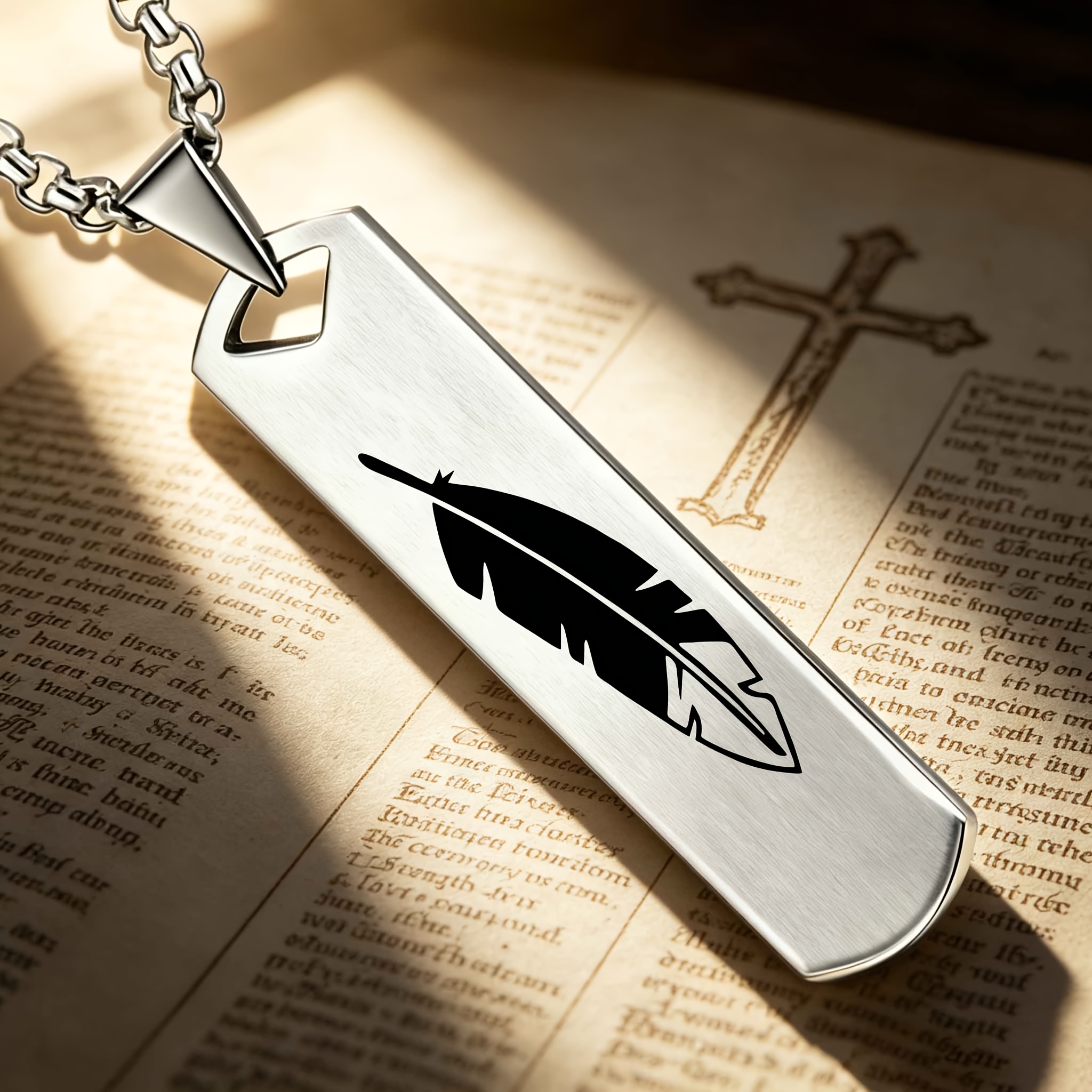 Women's Feather-Patterned Pendant Necklace, Elegant Design